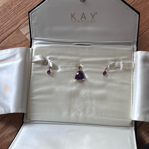 Stunning amethyst sapphire and 14k gold pendant and earring set w display case! - Picture 8 of 12